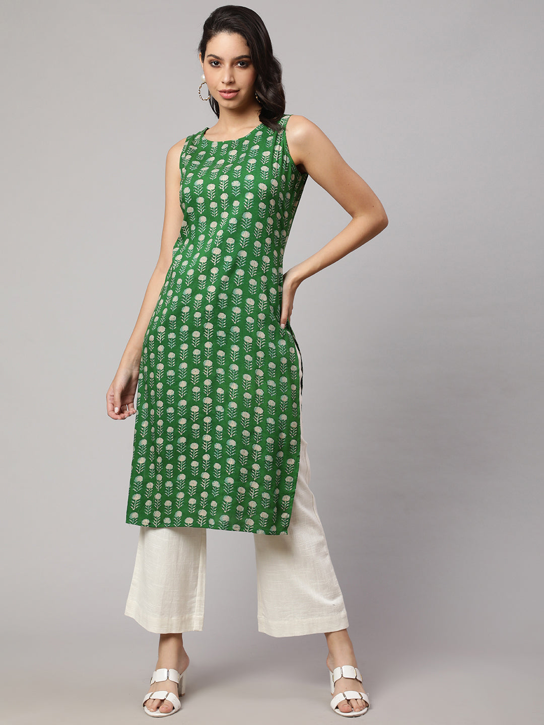 SAK JAIPUR Floral Printed Round Neck Sleeveless Straight Kurta