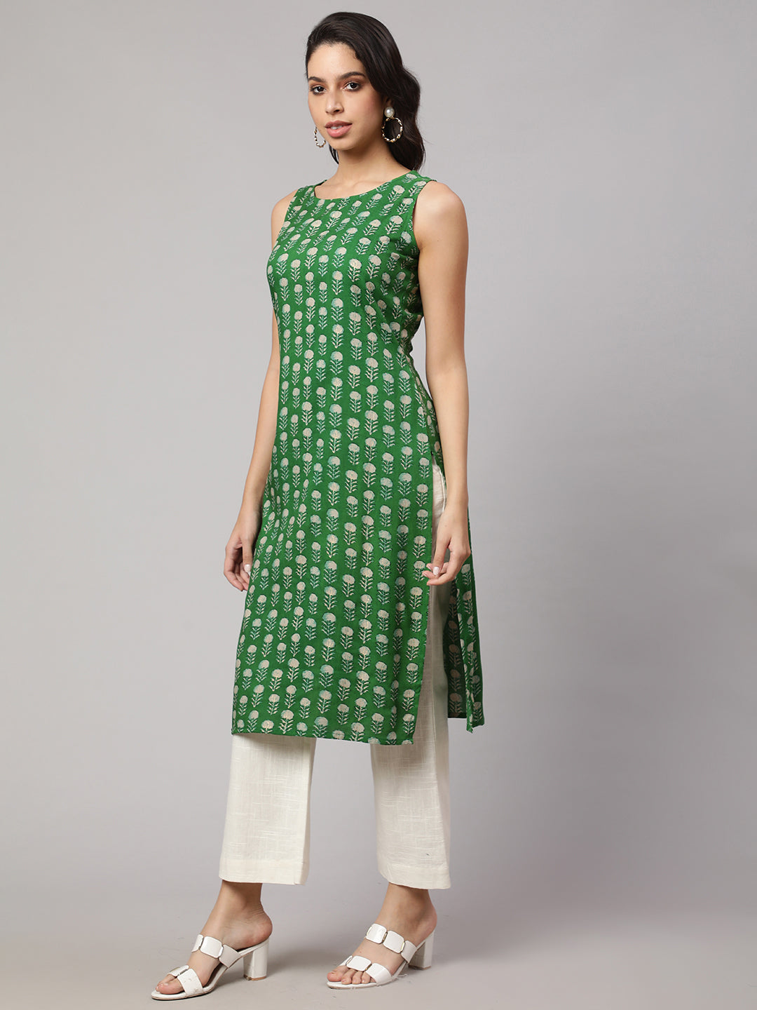 SAK JAIPUR Floral Printed Round Neck Sleeveless Straight Kurta