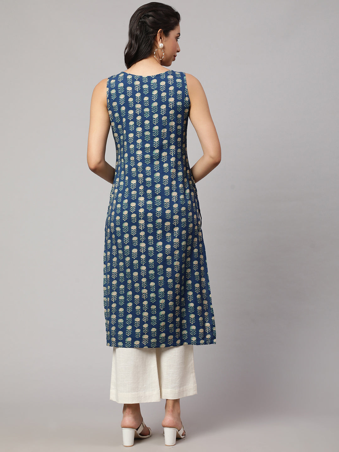 SAK JAIPUR Floral Printed Round Neck Sleeveless Straight Kurta