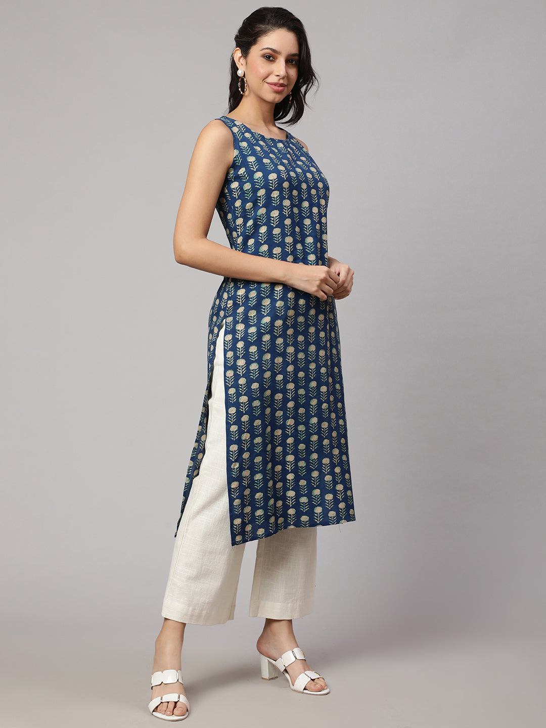 SAK JAIPUR Floral Printed Round Neck Sleeveless Straight Kurta