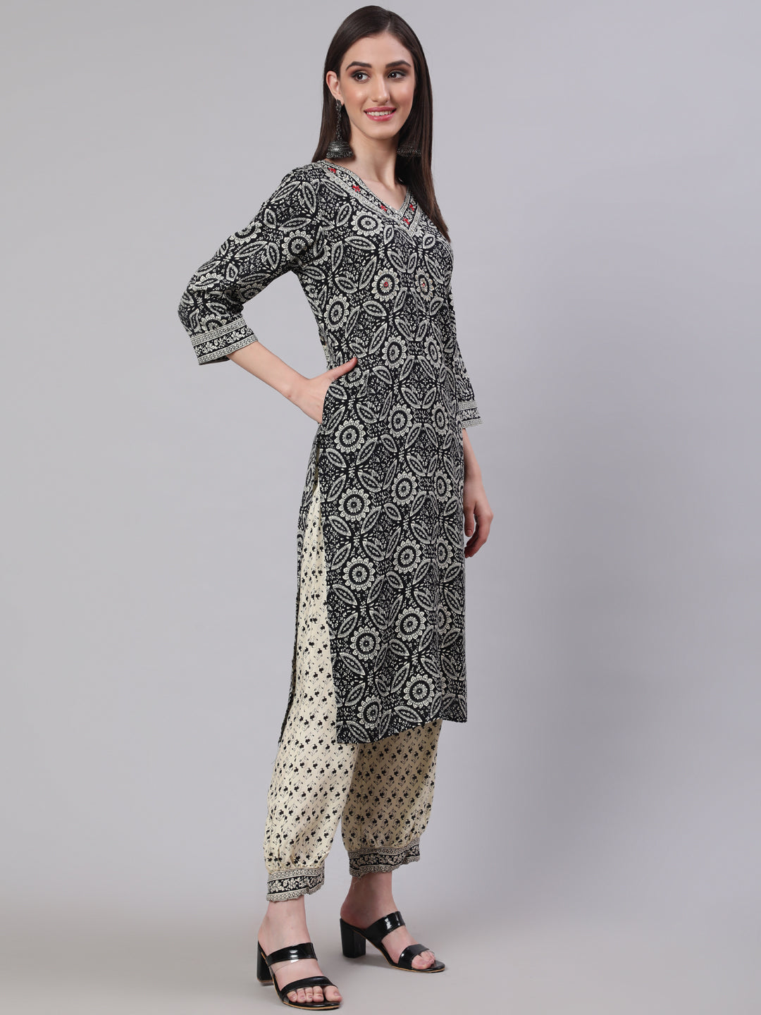 SAK Jaipur Women Printed 3/4 Sleeves V-Neck Rayon Calf Length Kurta Palazzo Set (Black)